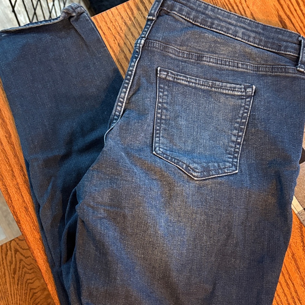 GAP women’s Dark wash Straight Jeans